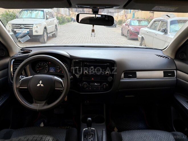 Mitsubishi Outlander-3