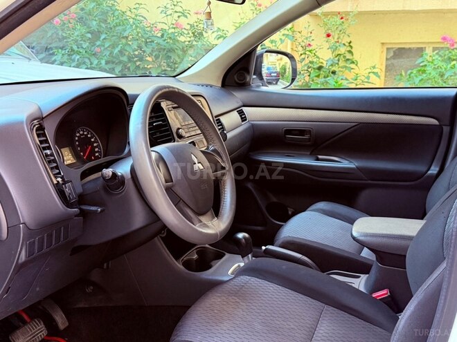 Mitsubishi Outlander-17