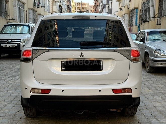 Mitsubishi Outlander-2