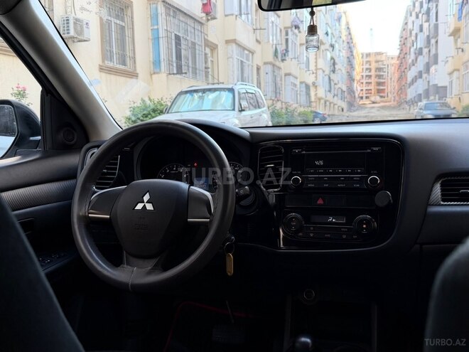 Mitsubishi Outlander-16