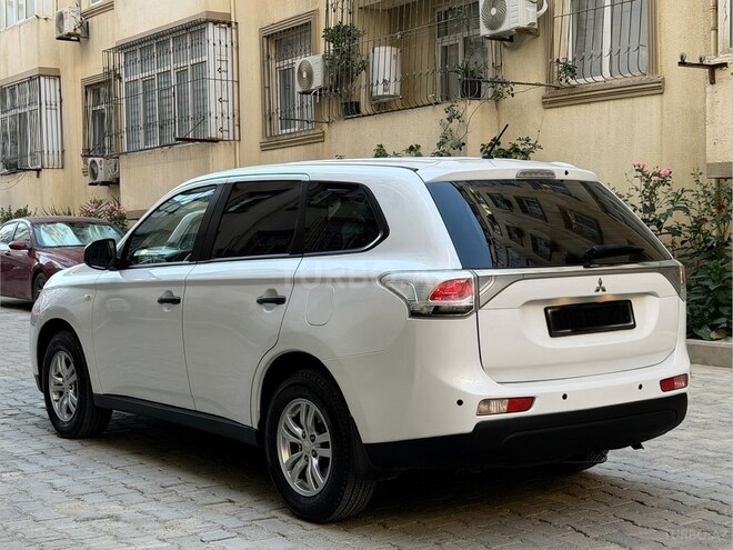Mitsubishi Outlander-4