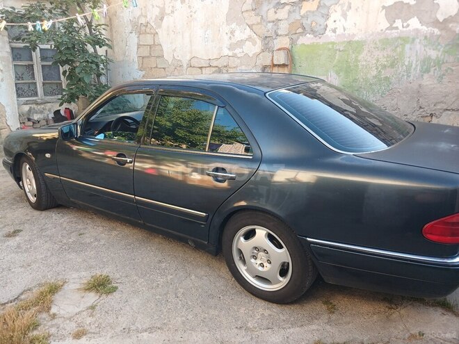 Mercedes E 220-2
