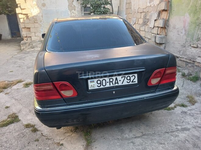 Mercedes E 220-3