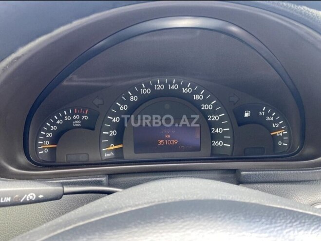 Mercedes C 240 4MATIC-13