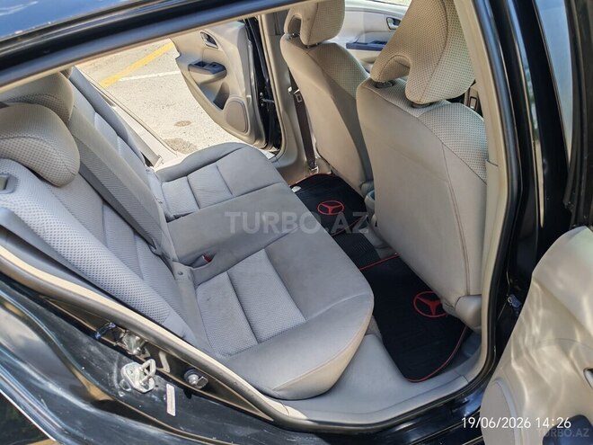 Honda Insight-12