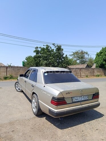 Mercedes 250 D-11