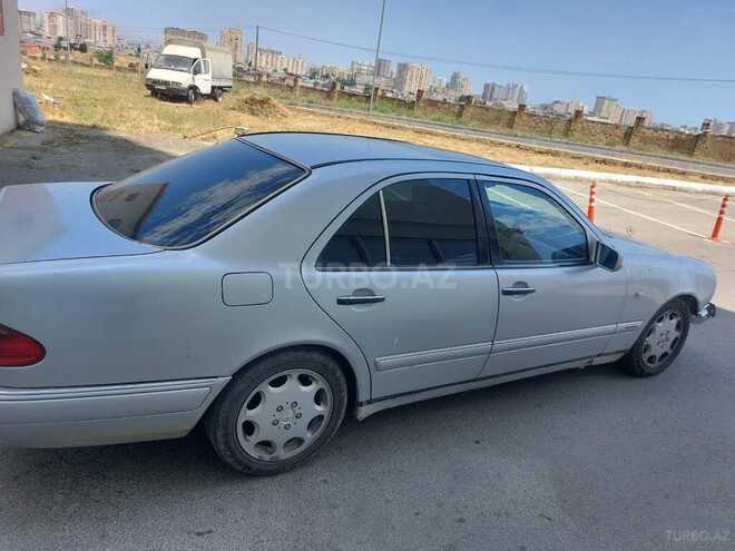 Mercedes E 230-8