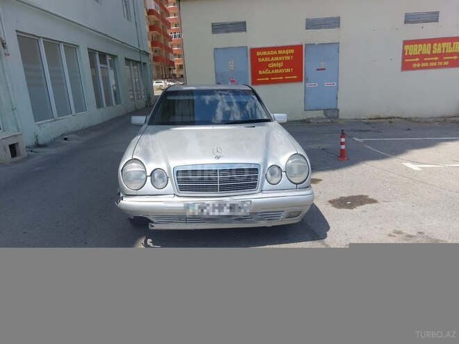 Mercedes E 230-1
