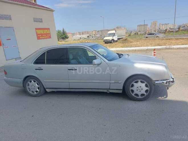 Mercedes E 230-5