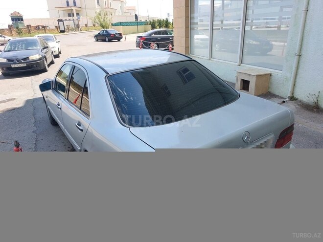 Mercedes E 230-7