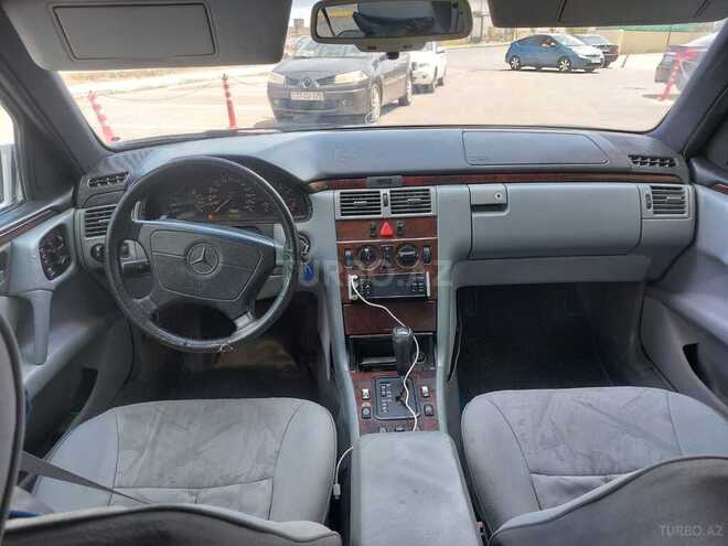 Mercedes E 230-9