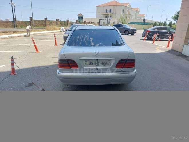 Mercedes E 230-6