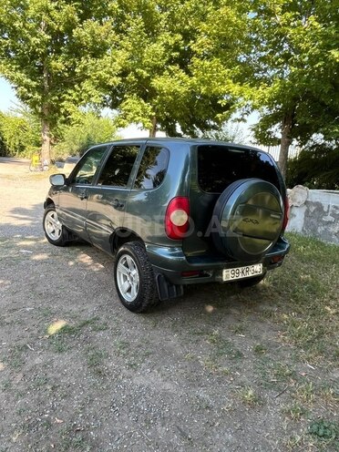 Chevrolet Niva-4