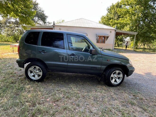 Chevrolet Niva-5