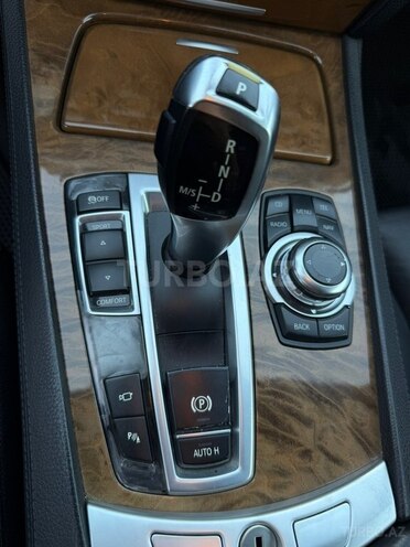 BMW 740-11