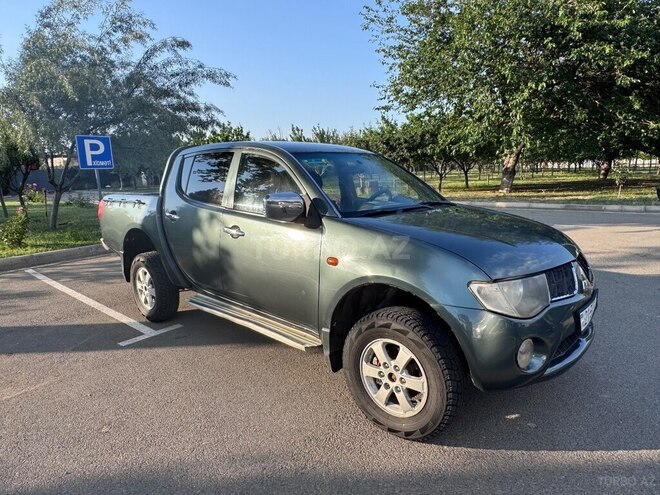 Mitsubishi L200-2