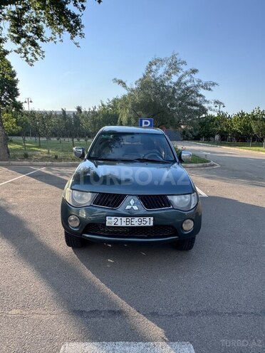 Mitsubishi L200-1
