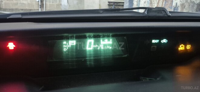 Toyota Prius-15