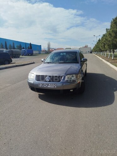 Volkswagen Passat-1