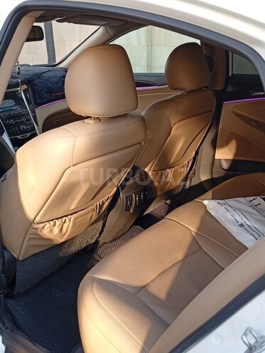 Hyundai Sonata-9