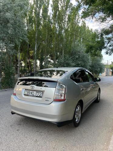 Toyota Prius-12