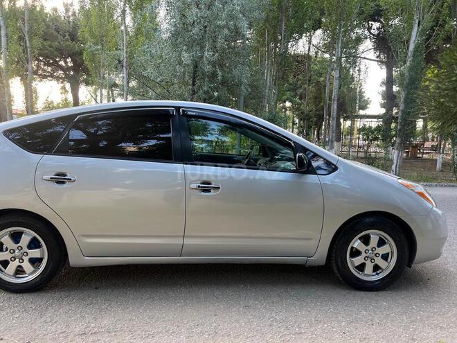 Toyota Prius-4