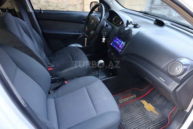 Chevrolet Aveo-8