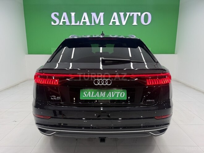 Audi Q8-5