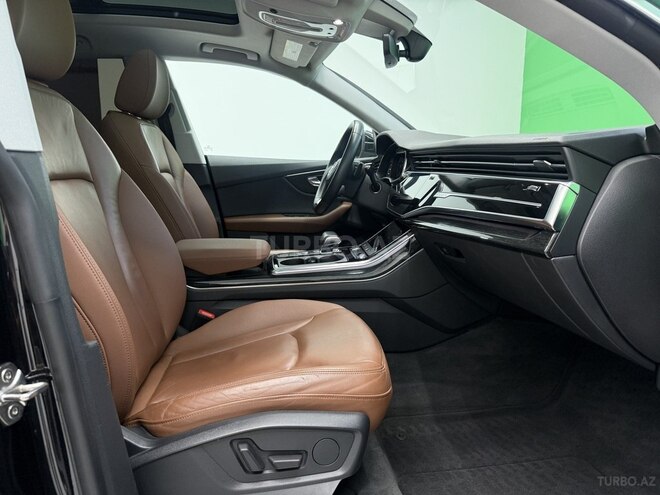 Audi Q8-10