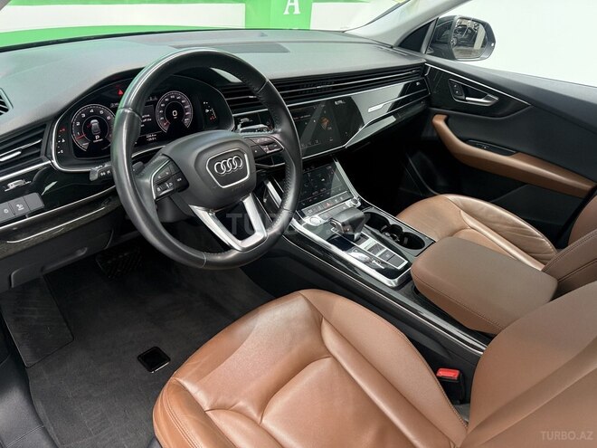 Audi Q8-8