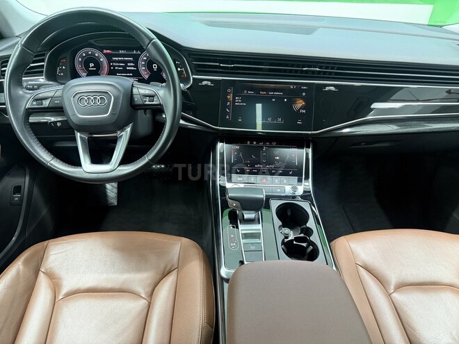 Audi Q8-9