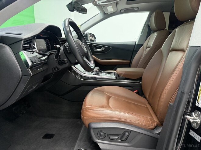 Audi Q8-7