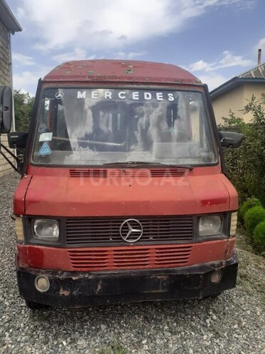 Mercedes 208 D-2
