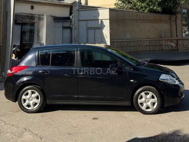 Nissan Tiida-13