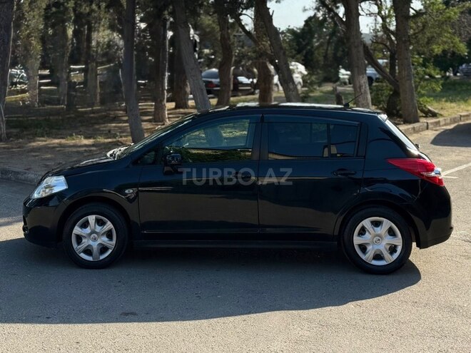 Nissan Tiida-12