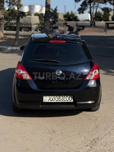 Nissan Tiida-10