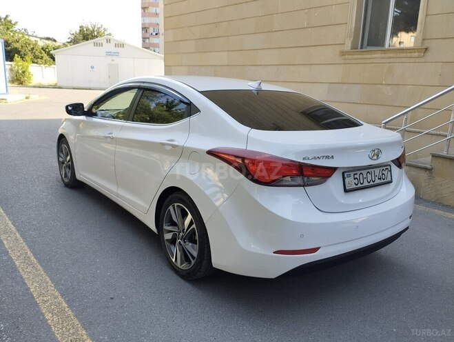Hyundai Elantra-4