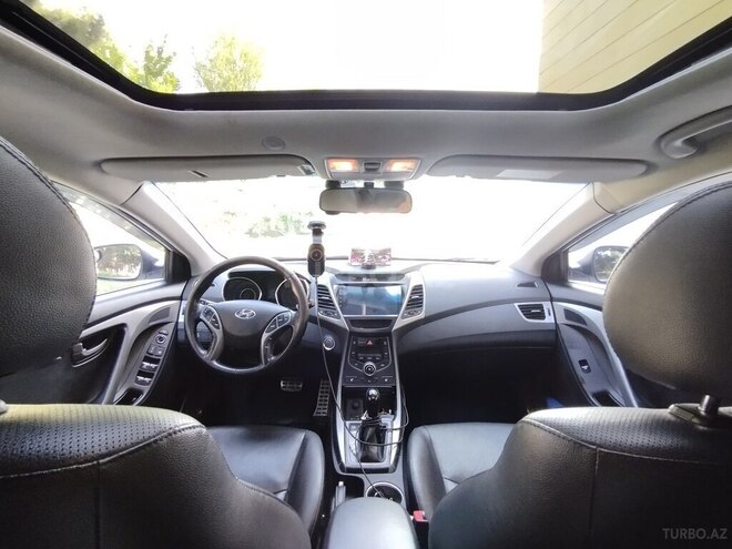 Hyundai Elantra-3
