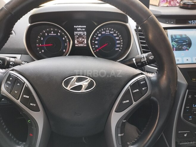 Hyundai Elantra-10