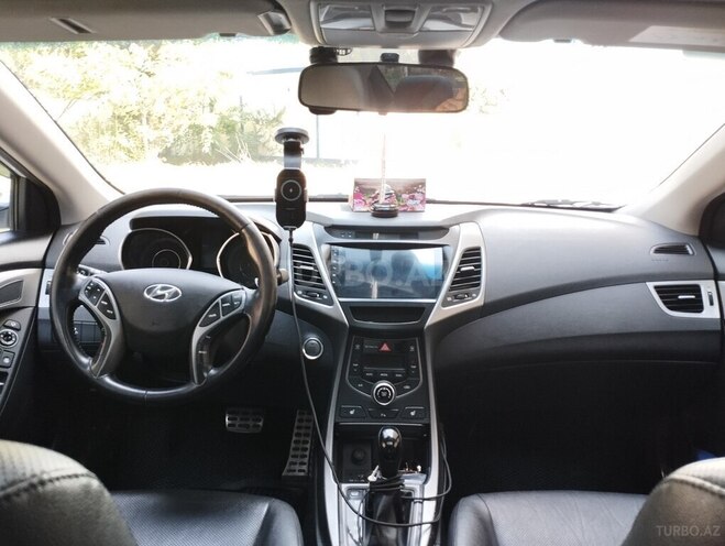 Hyundai Elantra-9