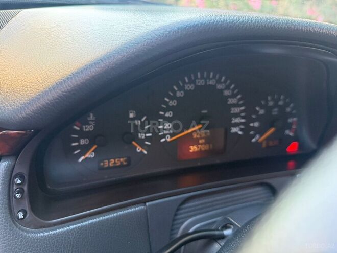 Mercedes E 200-4