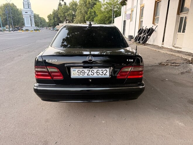 Mercedes E 220-2