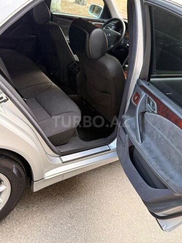 Mercedes E 240-11