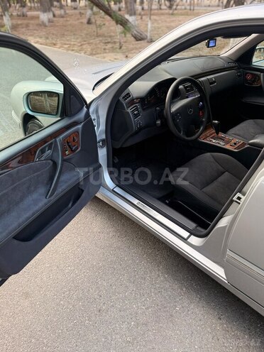 Mercedes E 240-16