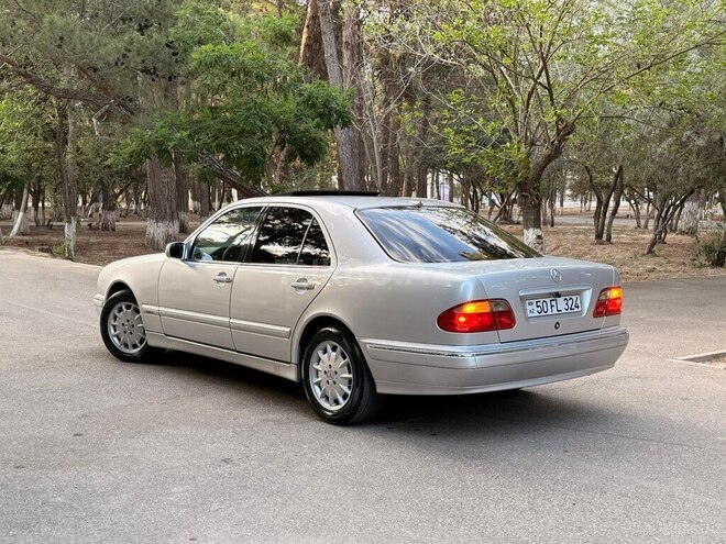 Mercedes E 240-18