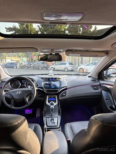 Hyundai Elantra-5