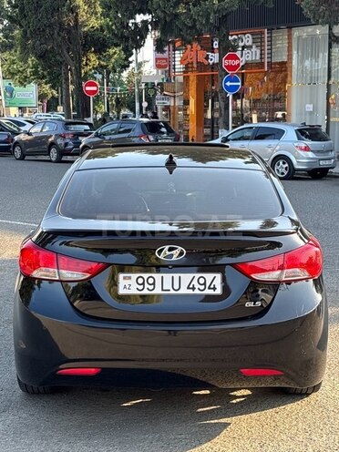 Hyundai Elantra-2