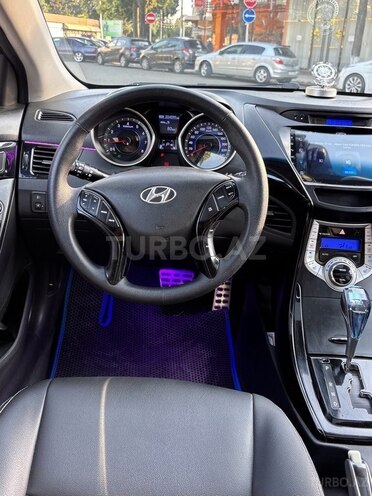 Hyundai Elantra-6