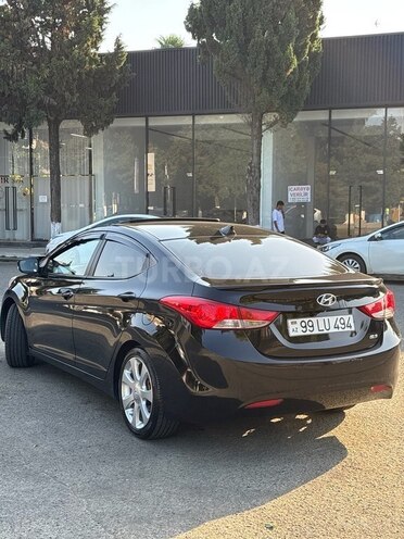 Hyundai Elantra-16