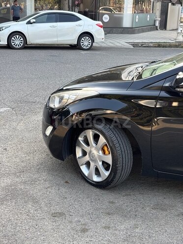 Hyundai Elantra-15